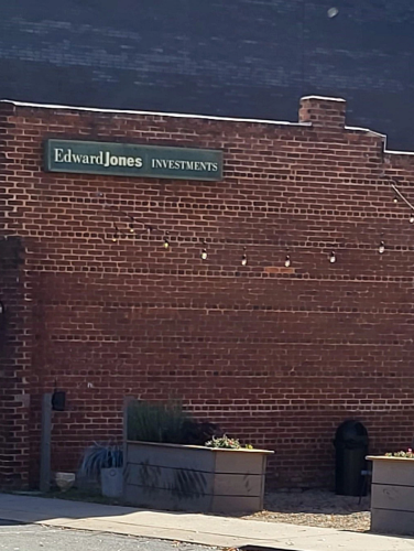Exterior side view of the one story brick Potts Barber Shop