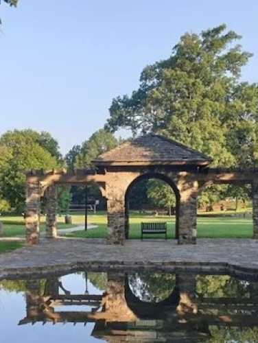 A view od Independence Par in Elizabeth with a pond in the foreground.